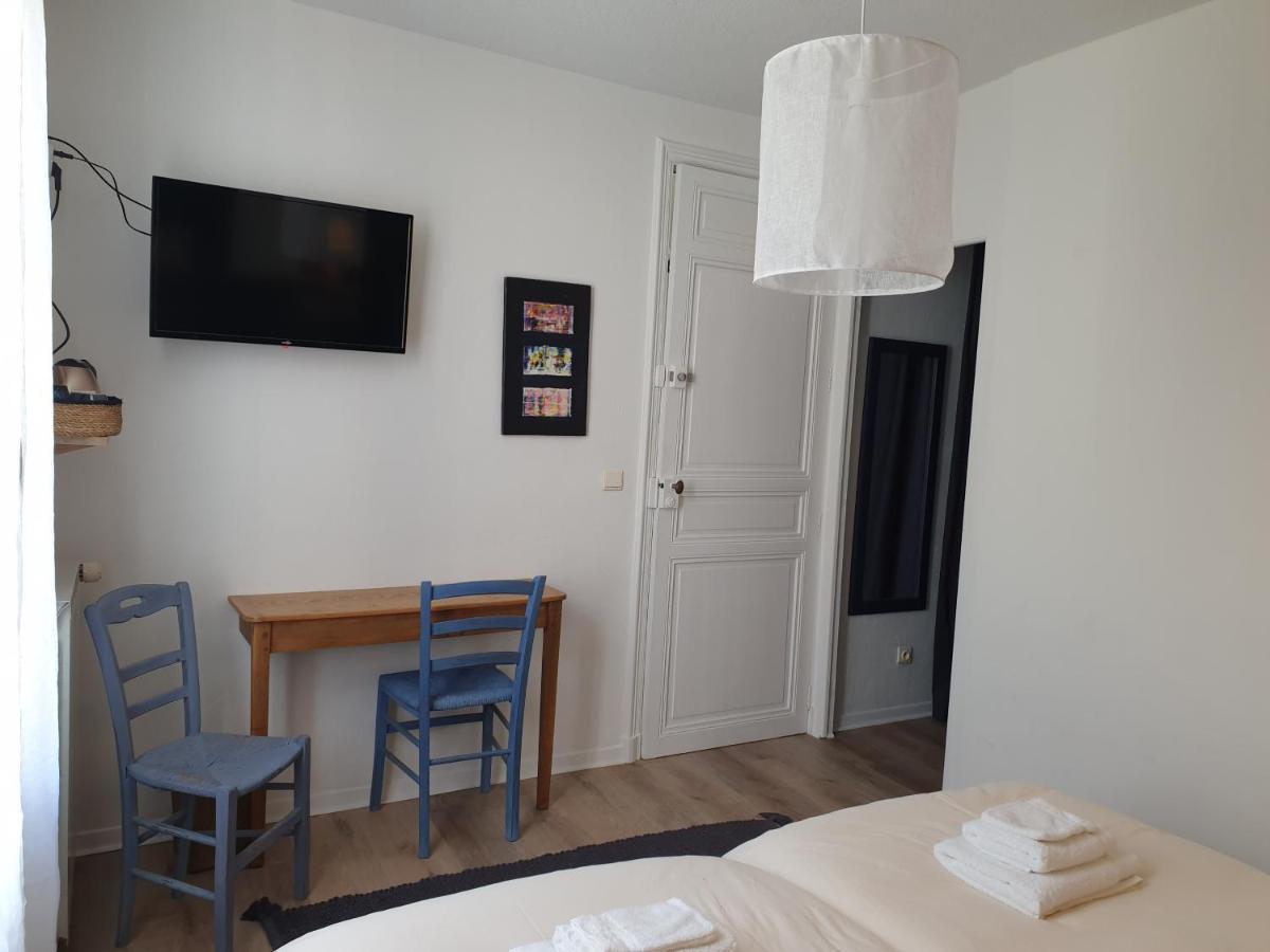 Chambres D'Hotes Et Gites- L'Abri Sous Roche Tautavel Eksteriør billede