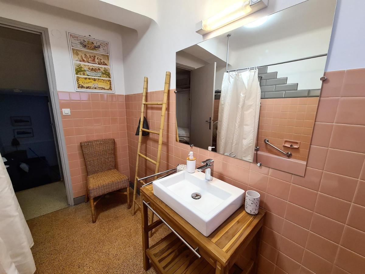 Chambres D'Hotes Et Gites- L'Abri Sous Roche Tautavel Eksteriør billede